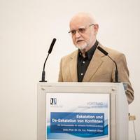 Univ.-Prof. Dr.Dr.h.c. Friedlich Glasl beim Vortrag